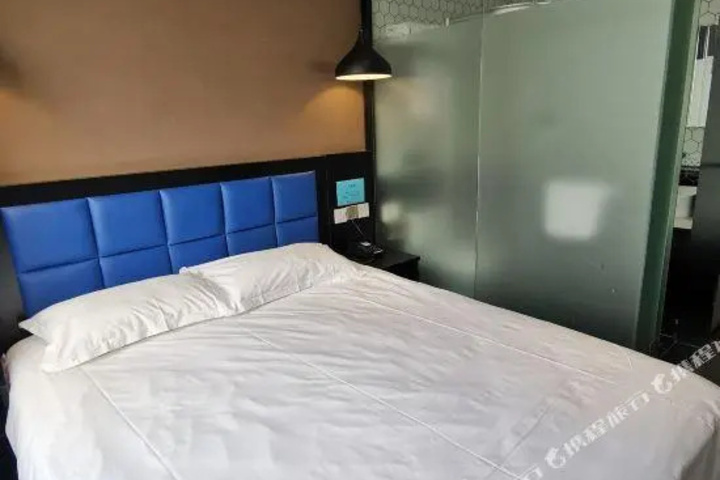 Room 2 of 3