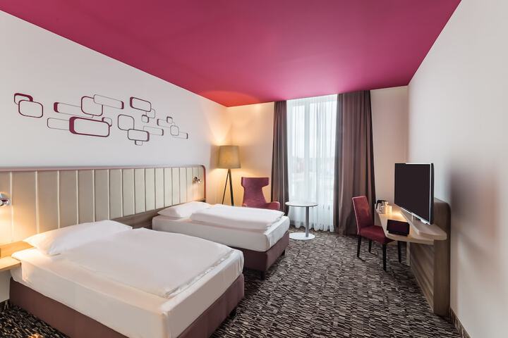 Room 4 of 42
