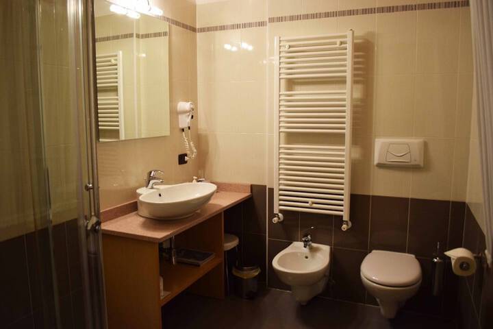 Room 34 of 65