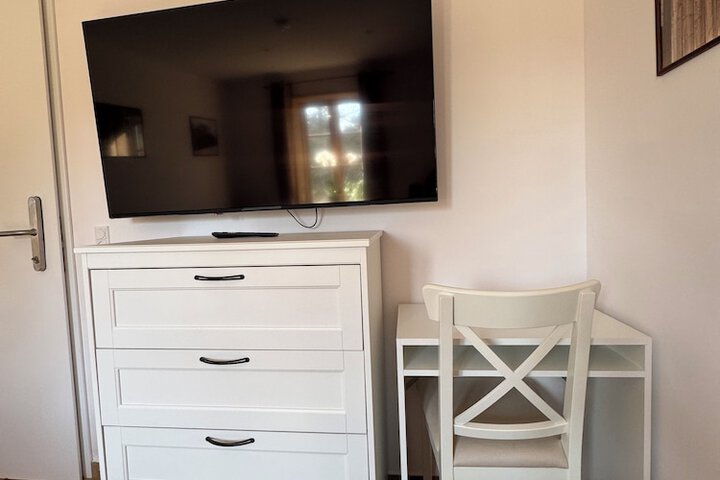 Room 6 of 65