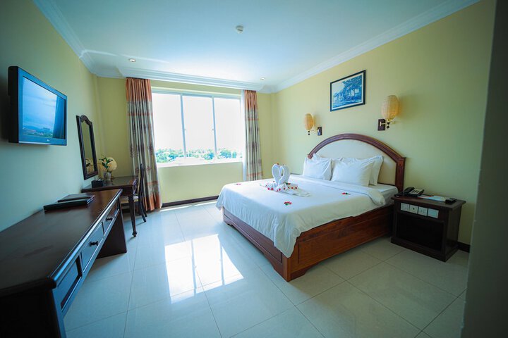 Room 33 of 90