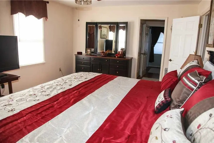 Room 5 of 15