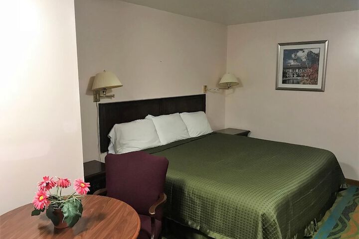 Room 6 of 18