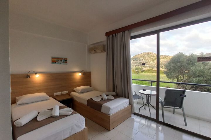 Room 4 of 40