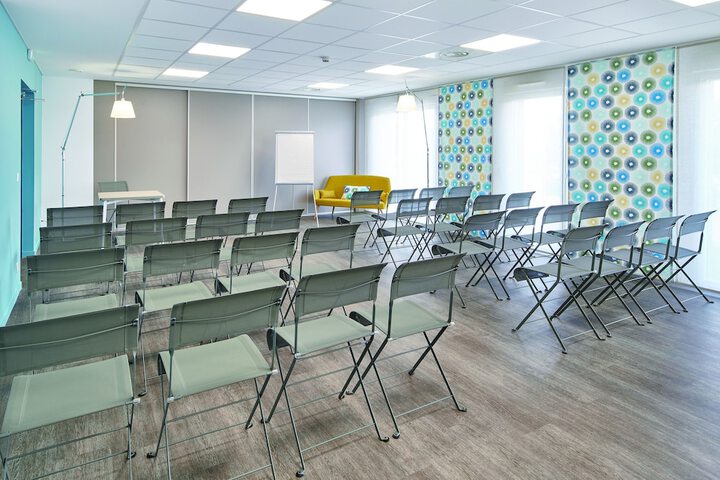 Business Center 63 of 77