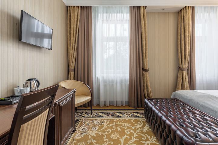 Room 10 of 48