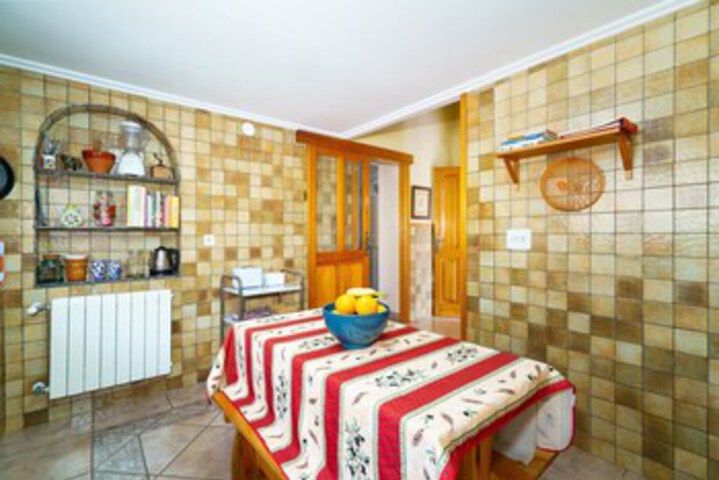 Room 10 of 33