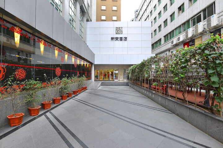 Hotel Exterior 43 of 47