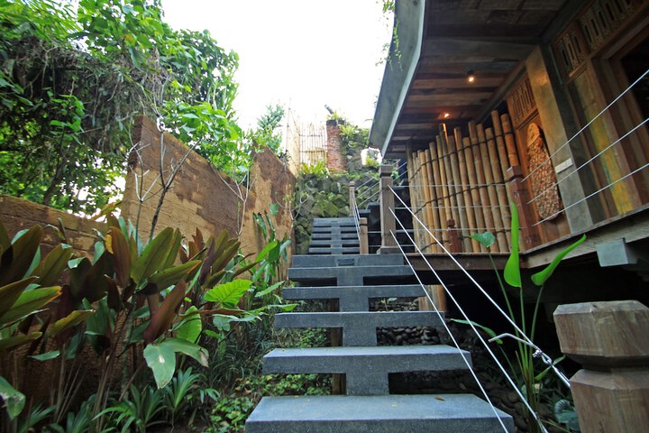 Room 5 of 163