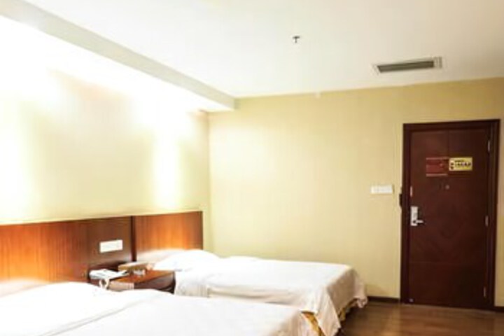 Room 4 of 7