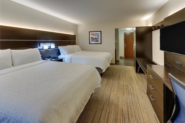 2 Queen Beds Leisure (1 of 17)
