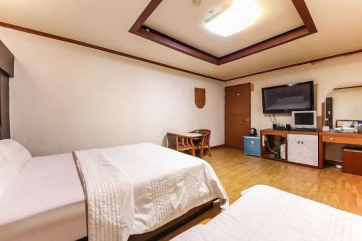 Room 15 of 47