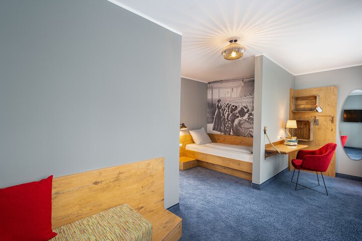 Room 32 of 84