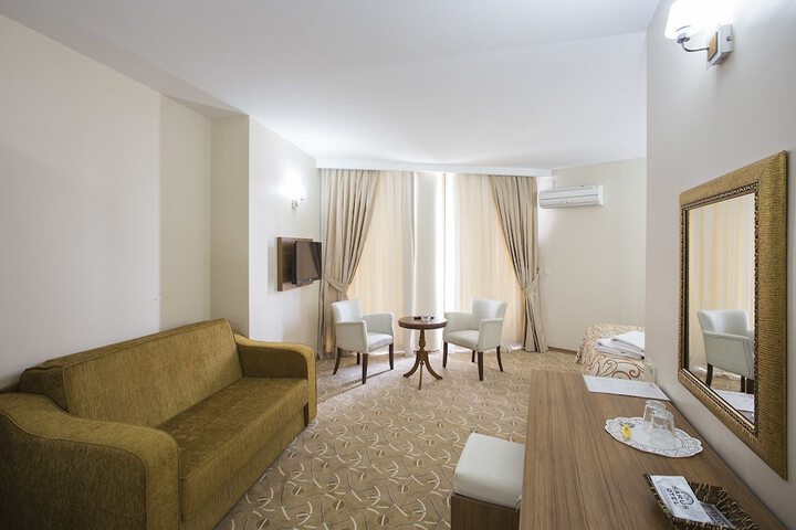 Room 11 of 20
