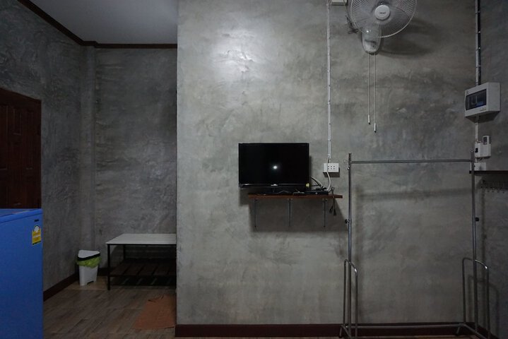 Room 37 of 62