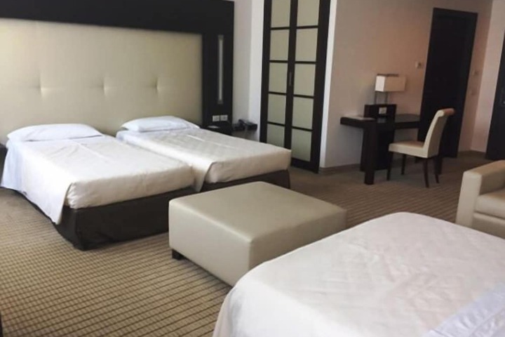 Room 11 of 34