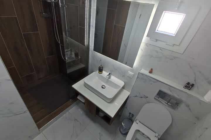 Room 44 of 65
