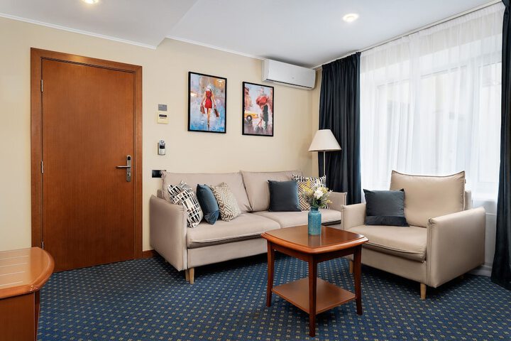 Room 21 of 28
