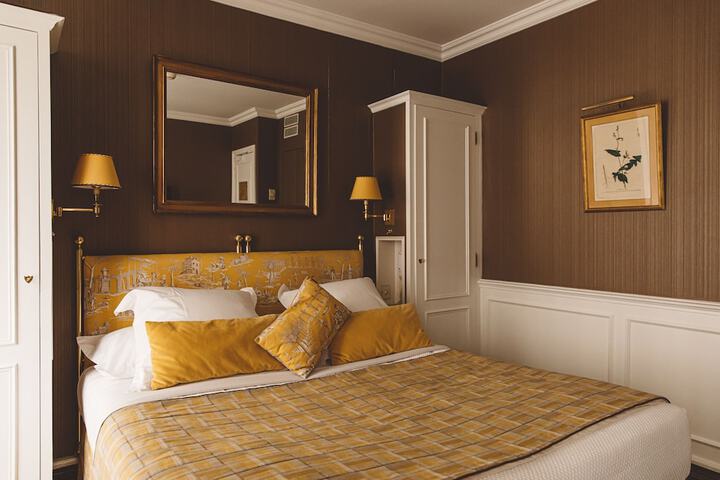 Room 5 of 37