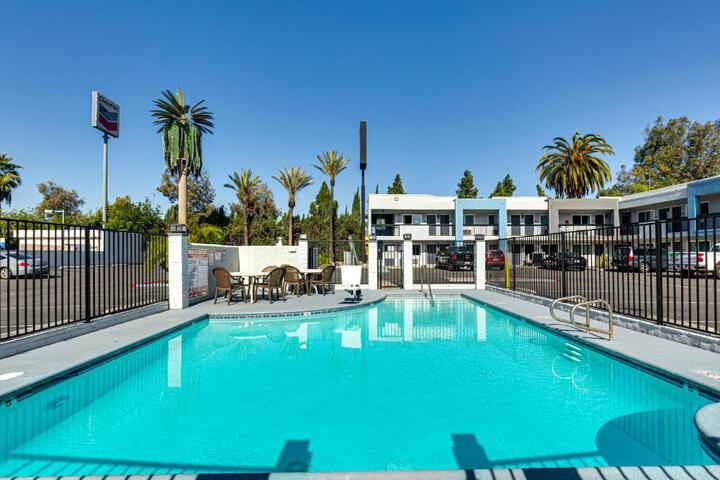 Pool 7 of 23