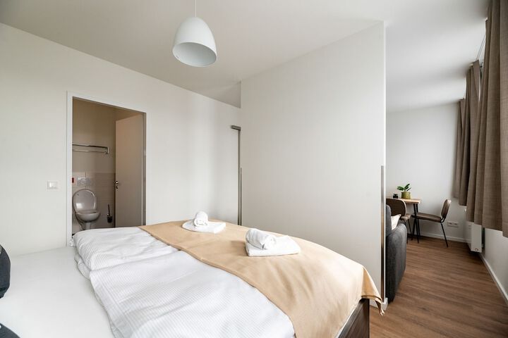 Room 2 of 25