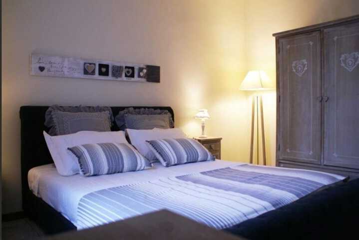 Room 7 of 12