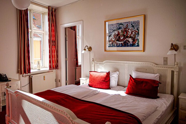 Room 50 of 214