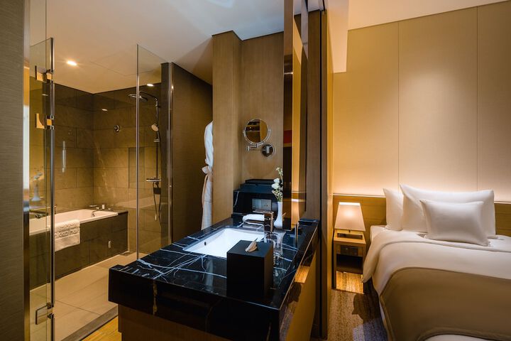 Room 51 of 139
