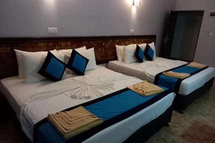 Room 4 of 12