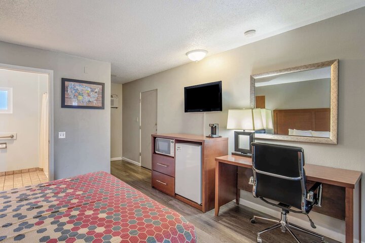 Room 9 of 27