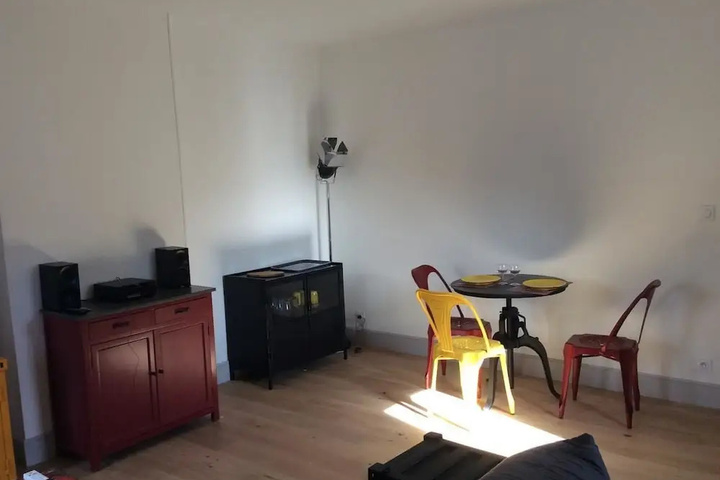 Room 4 of 10