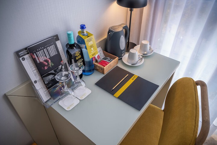 Room 12 of 66