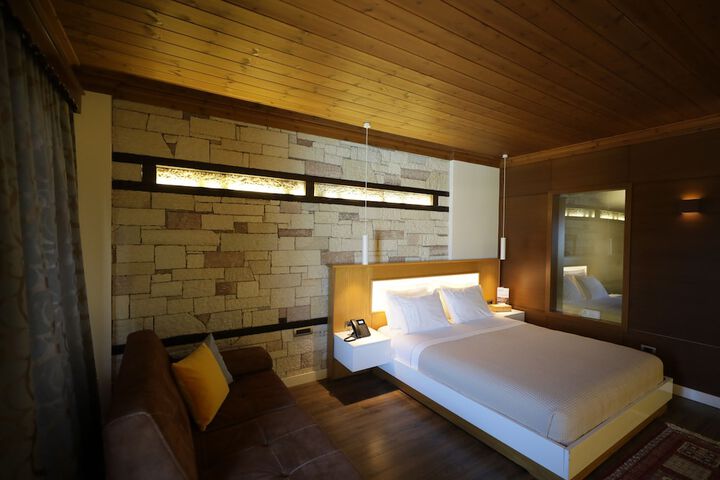 Room 48 of 97