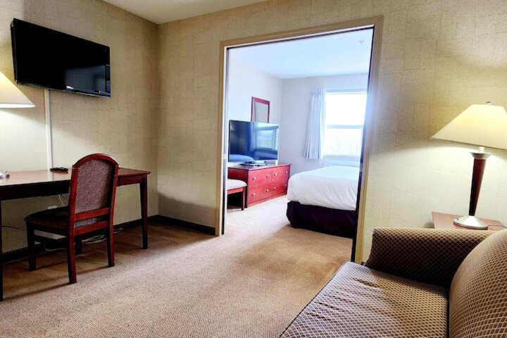 Room 6 of 17