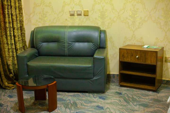 Room 10 of 27