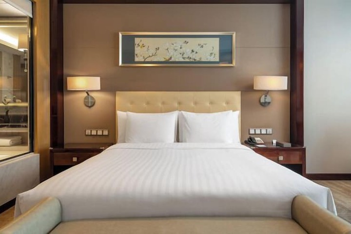 Room 14 of 49