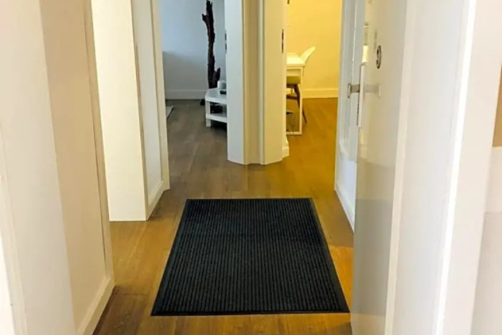 Room 4 of 9