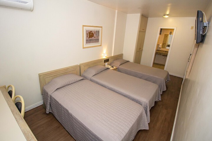Room 12 of 110