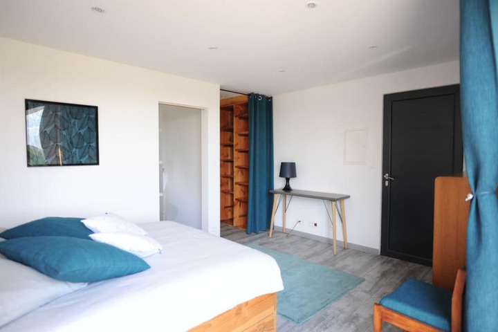Room 1 of 7