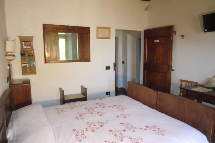 Room 32 of 98