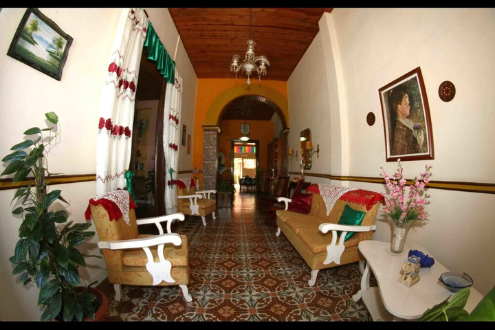 Room 8 of 12
