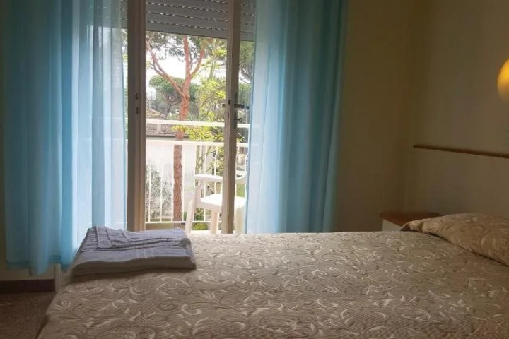 Room 6 of 24