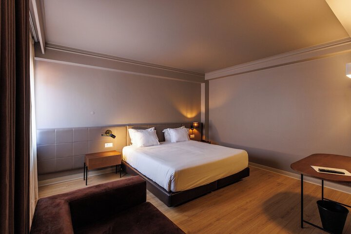 Room 33 of 89