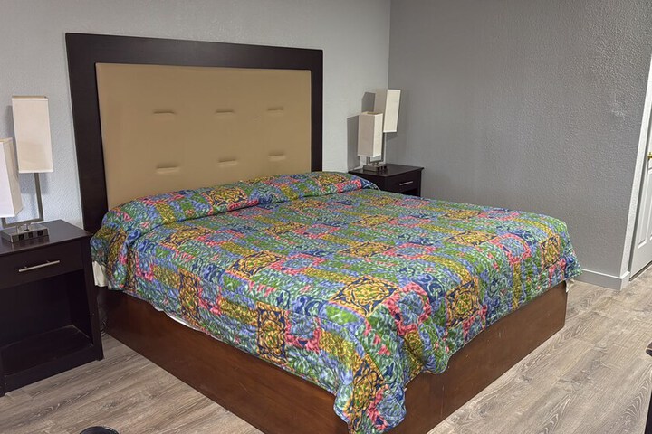 Room 10 of 22