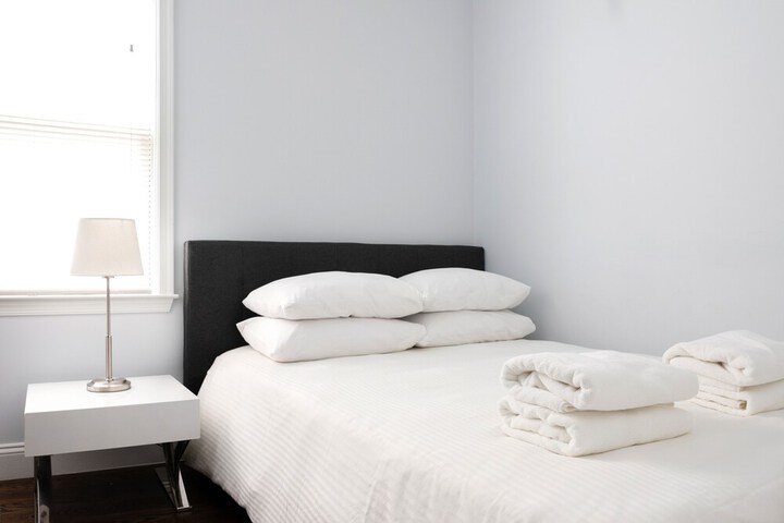 Room 9 of 25