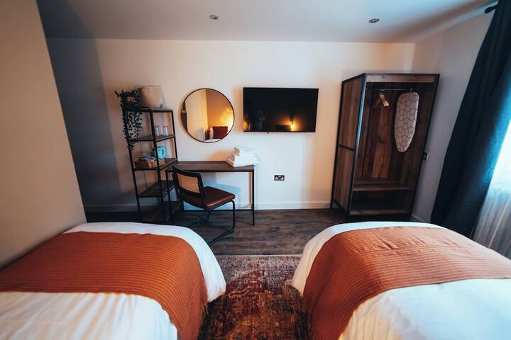 Room 13 of 25