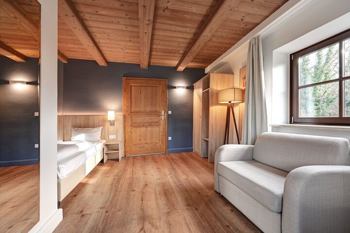 Room 10 of 33