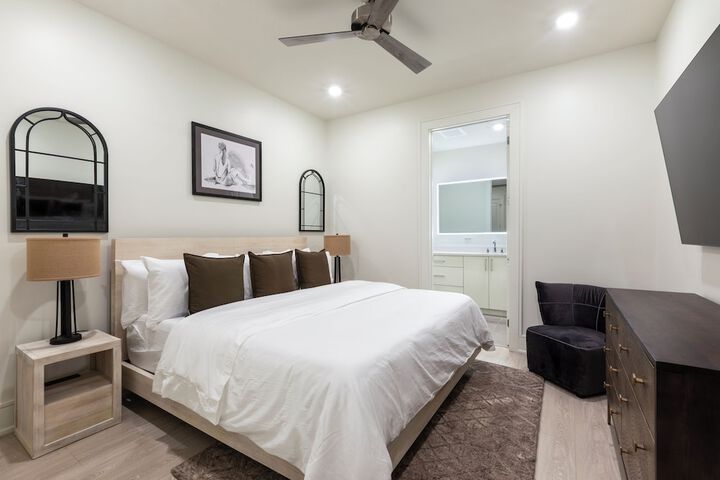 Room 3 of 91