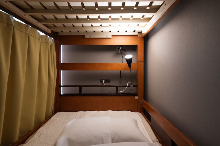 Room 9 of 136