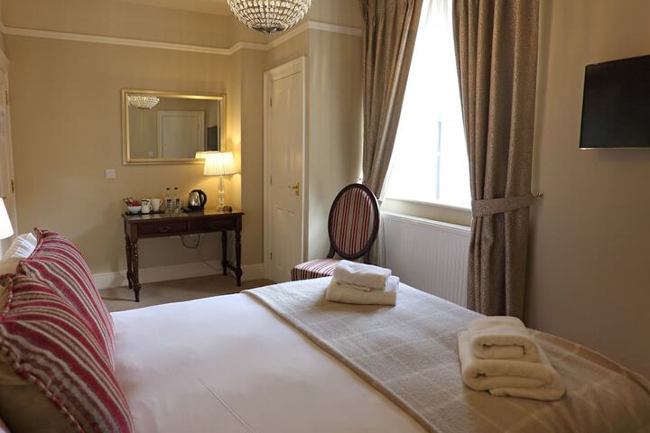 Room 6 of 46